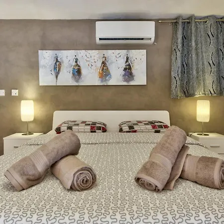 Stunning St Julians Seaview Duplex On Spinola Bay *