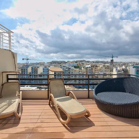 Stunning St Julians Seaview Duplex On Spinola Bay Apartmán