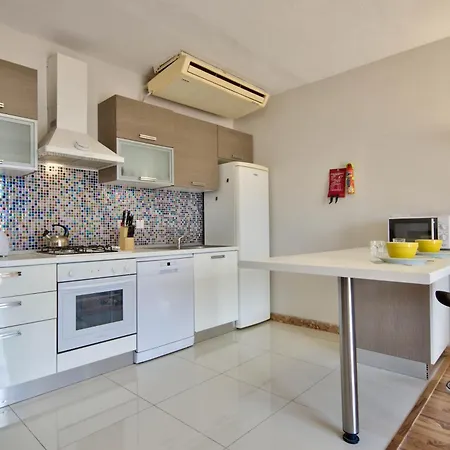 Stunning St Julians Seaview Duplex On Spinola Bay *