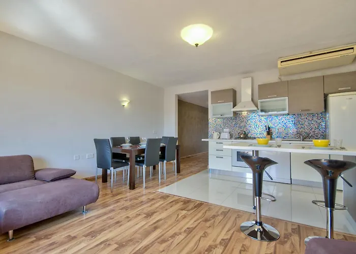 Stunning St Julians Seaview Duplex On Spinola Bay شقة