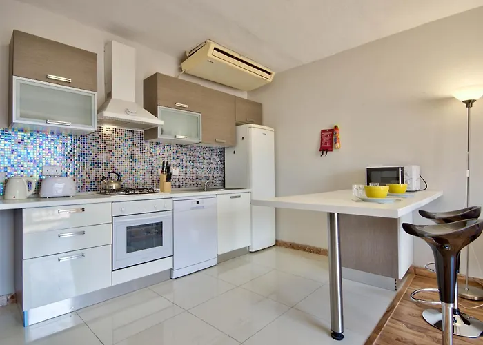 Stunning St Julians Seaview Duplex On Spinola Bay *