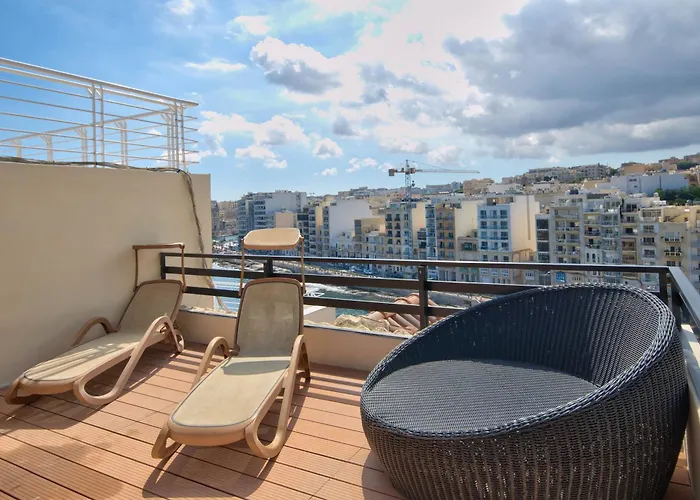 Stunning St Julians Seaview Duplex On Spinola Bay شقة